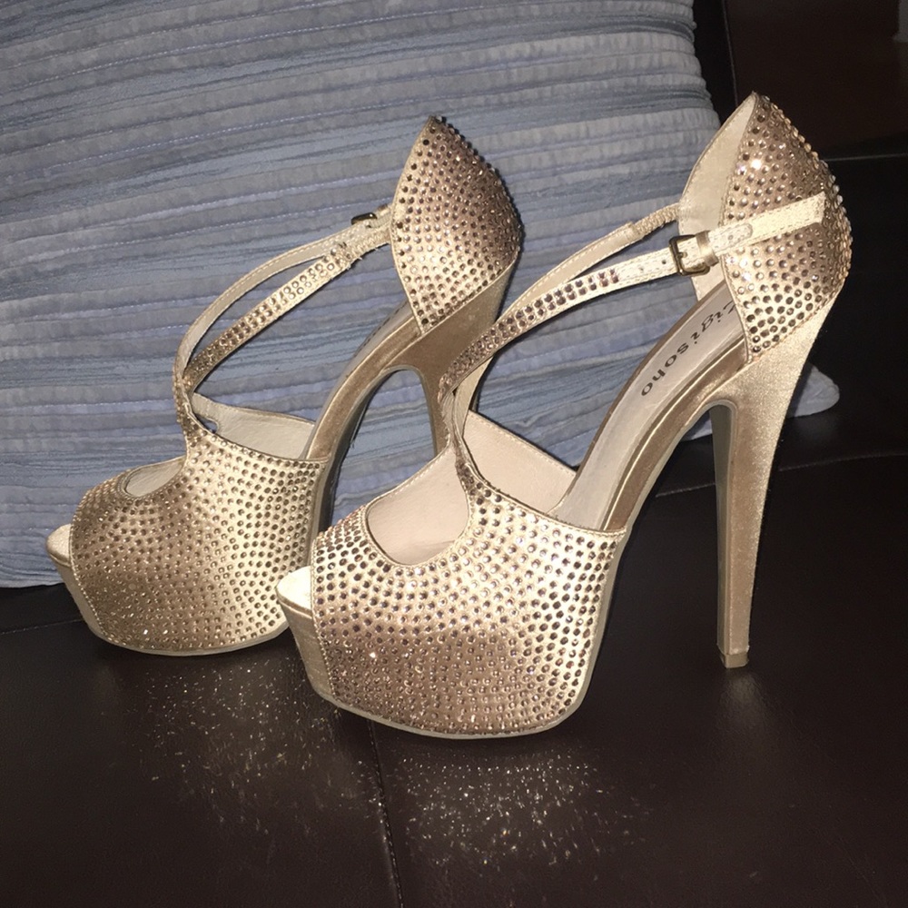 Zigi soho Platform Studded Heels